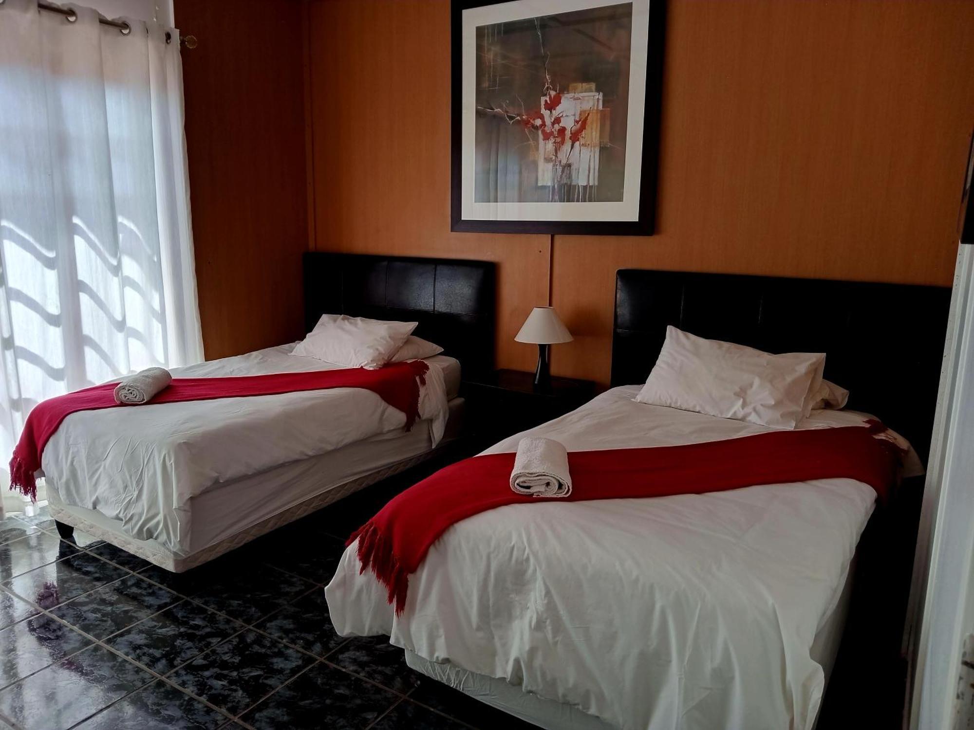 Sunrose Group Of Guesthouses Гарьеп-Дам Экстерьер фото