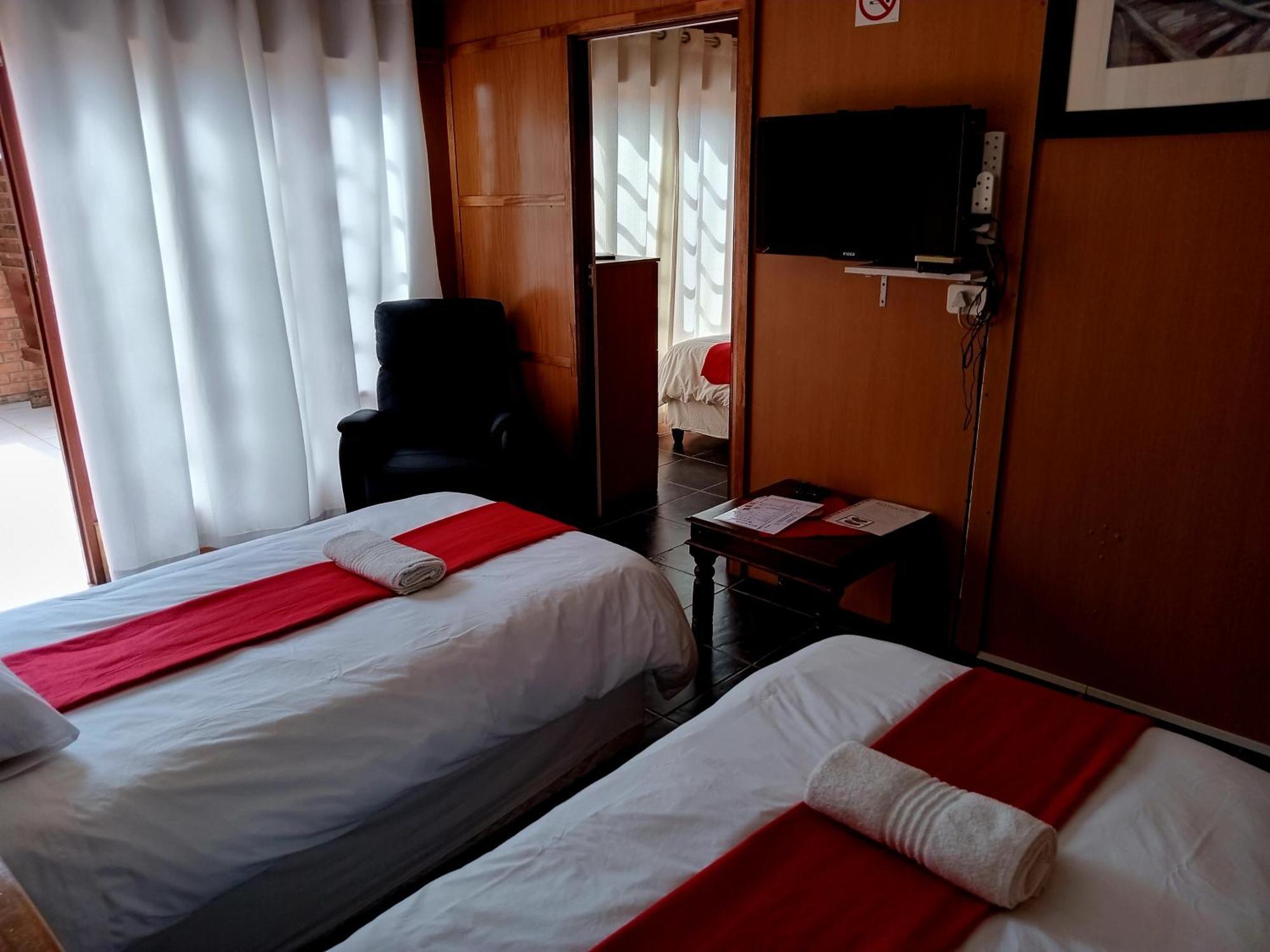 Sunrose Group Of Guesthouses Гарьеп-Дам Экстерьер фото